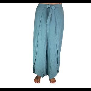 Olivaceous. Summer Capri Pants. Turquoise. Small.